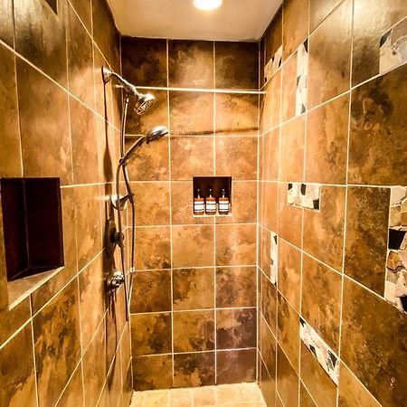 Mid-Century Vintage Brick Ranch Upstairs Guesthouse Сивиървил Екстериор снимка