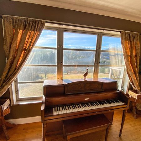 Mid-Century Vintage Brick Ranch Upstairs Guesthouse Сивиървил Екстериор снимка