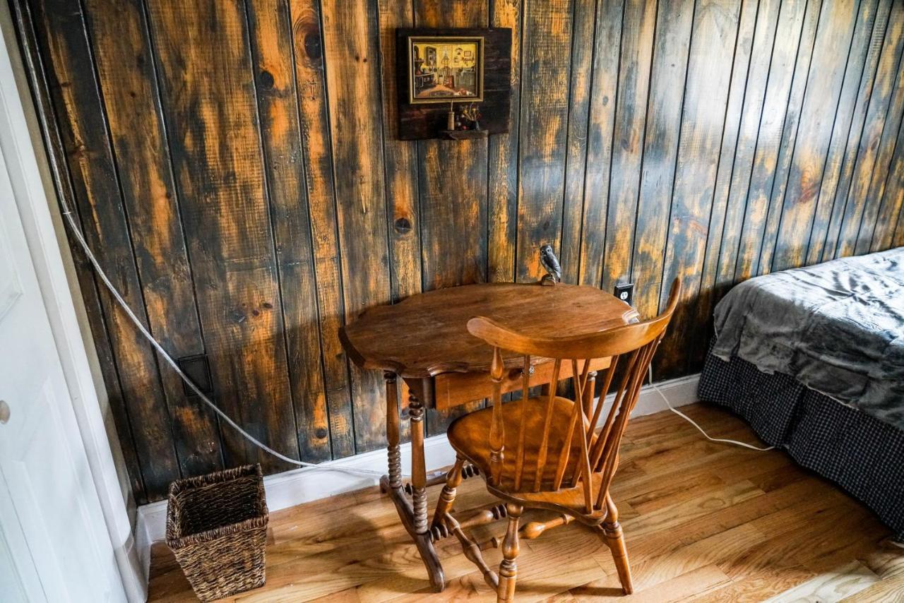 Mid-Century Vintage Brick Ranch Upstairs Guesthouse Сивиървил Екстериор снимка