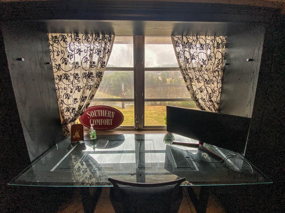 Mid-Century Vintage Brick Ranch Upstairs Guesthouse Сивиървил Екстериор снимка