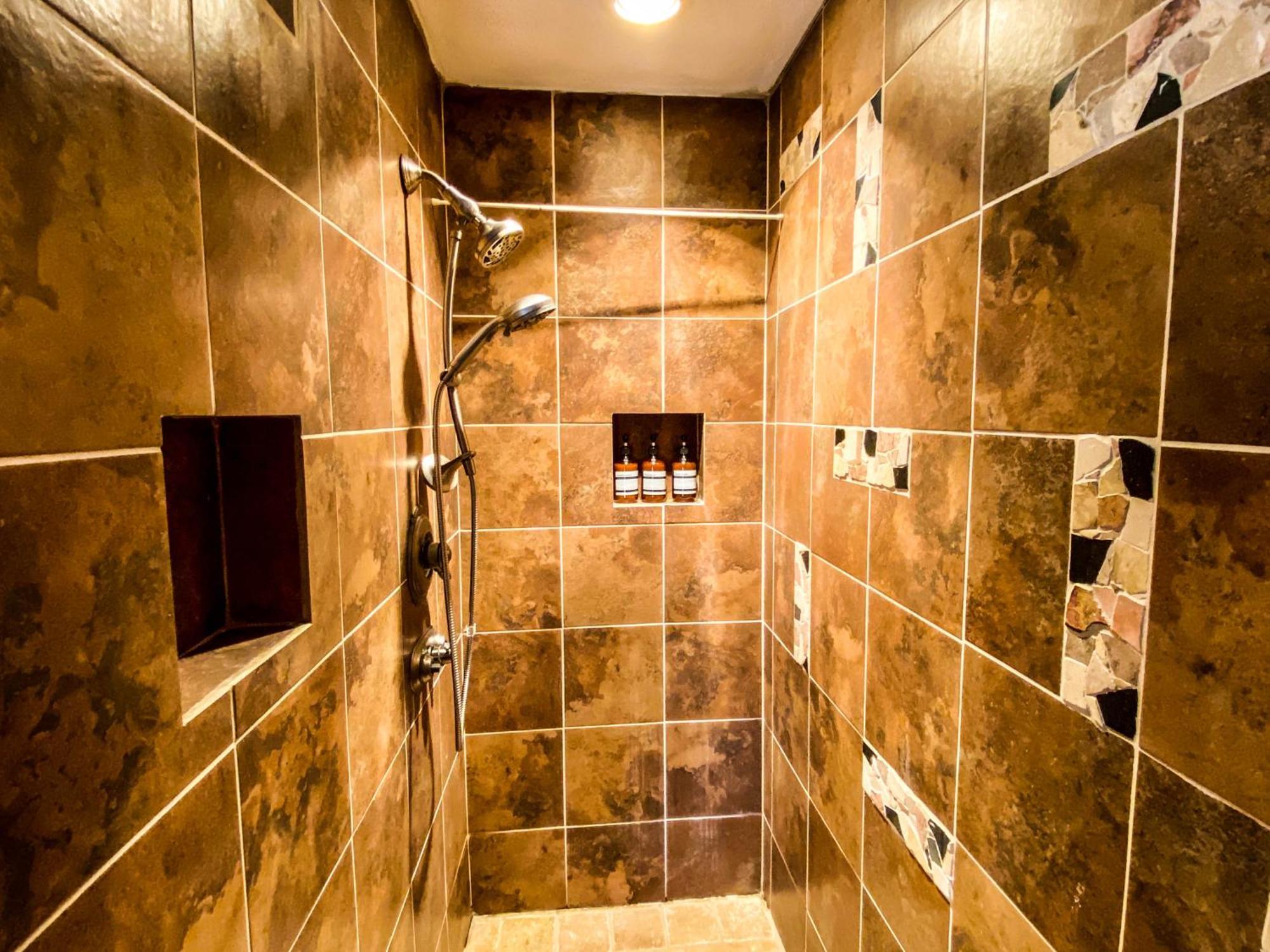 Mid-Century Vintage Brick Ranch Upstairs Guesthouse Сивиървил Екстериор снимка