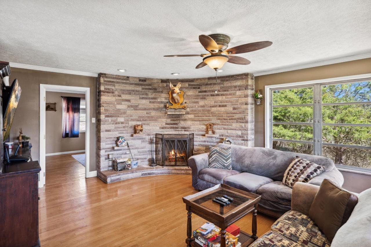 Mid-Century Vintage Brick Ranch Upstairs Guesthouse Сивиървил Екстериор снимка
