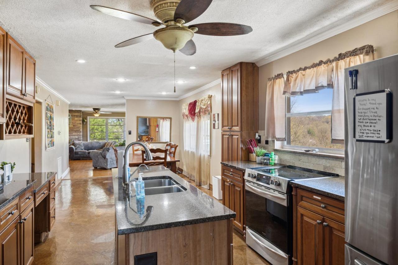 Mid-Century Vintage Brick Ranch Upstairs Guesthouse Сивиървил Екстериор снимка