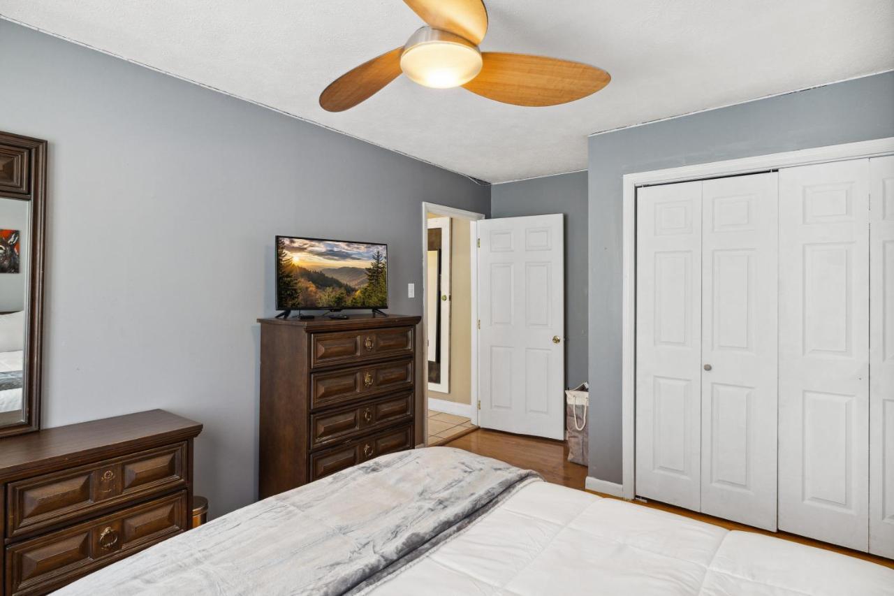 Mid-Century Vintage Brick Ranch Upstairs Guesthouse Сивиървил Екстериор снимка