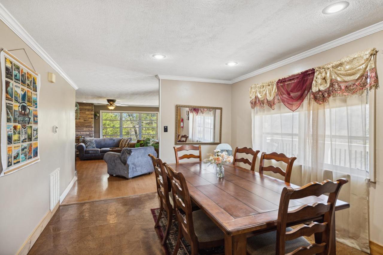 Mid-Century Vintage Brick Ranch Upstairs Guesthouse Сивиървил Екстериор снимка